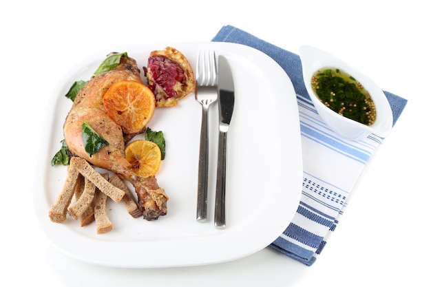 Stół z talerzami i potrawami